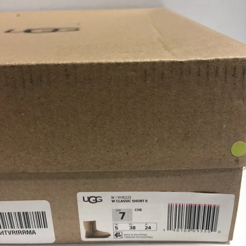 UGG Women’s Classic Short II Chestnut Winter Boots, Size 7M